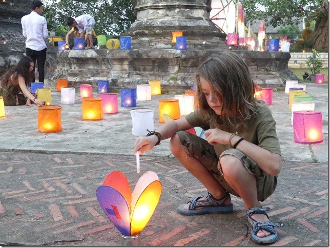 Louang Prabang - fête des lumières (24)